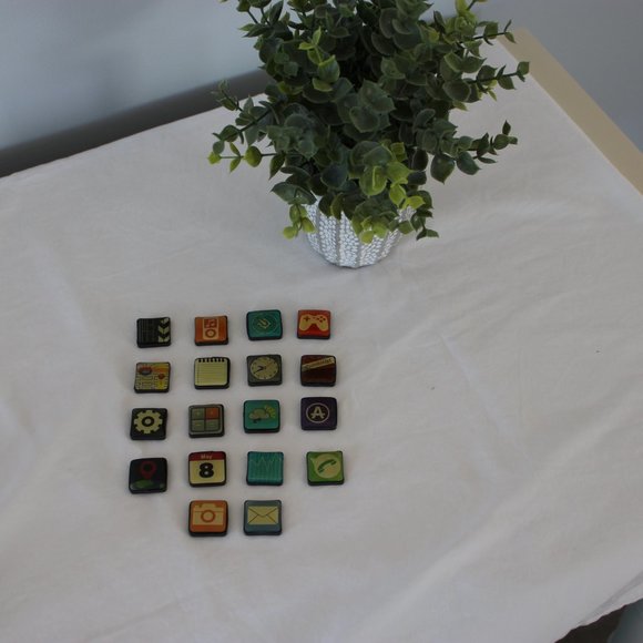 Magnets - Cute 2 cm x 2 cm - Picture 3 of 12